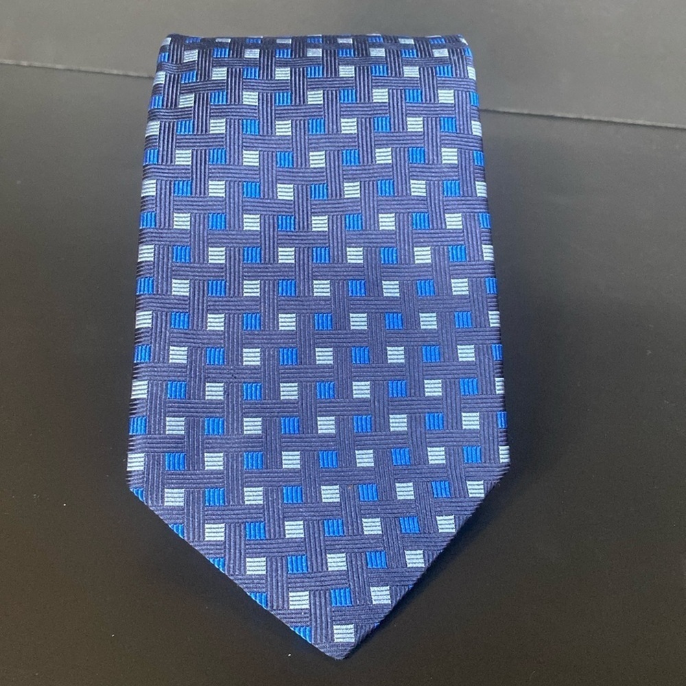 Royal Classic Tom James Silk Jacquard Geometrical Tie Blue Silver
